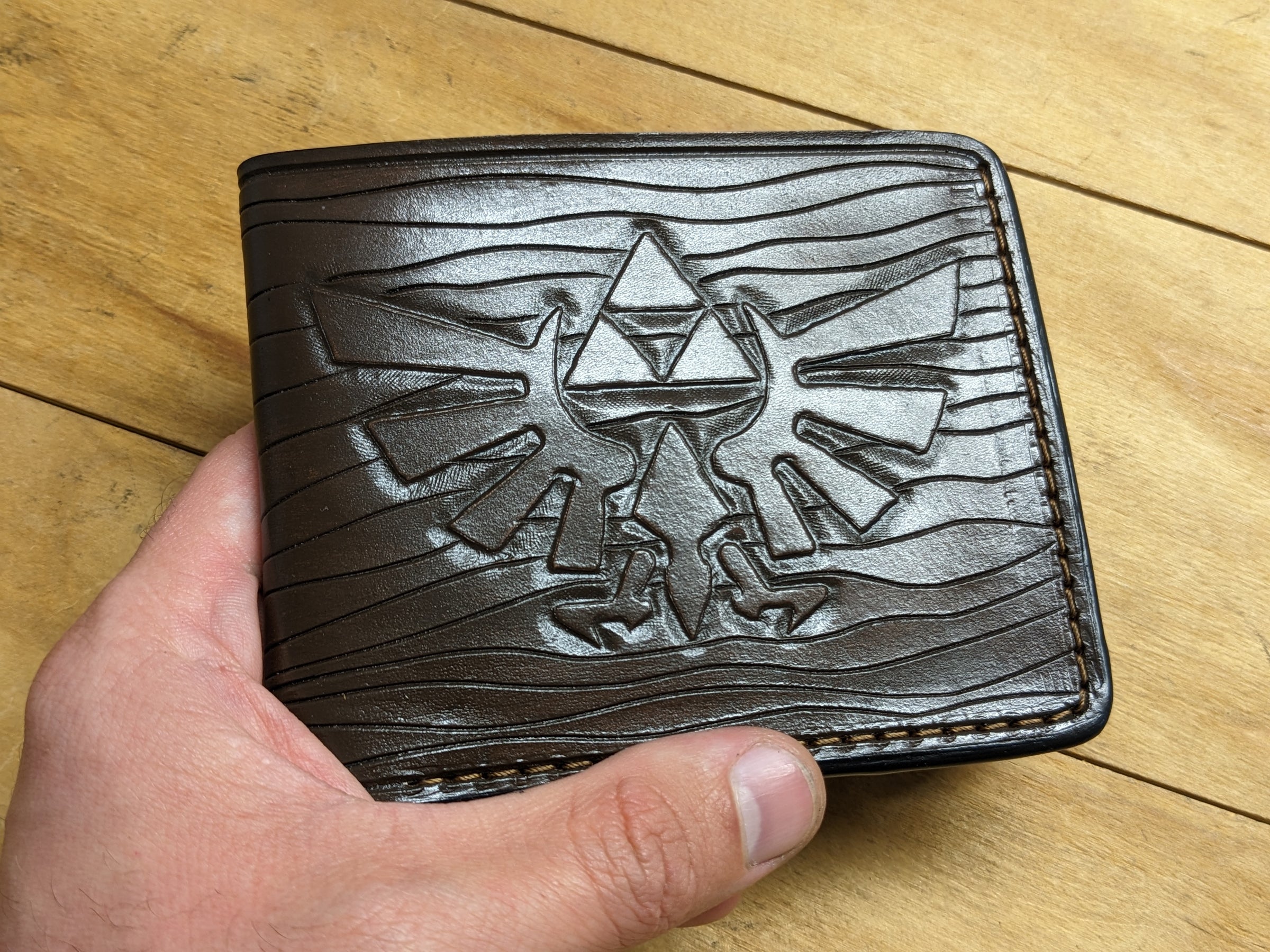 Buy Official Zelda - Breath Of The Wild - Trifold Chain Wallet