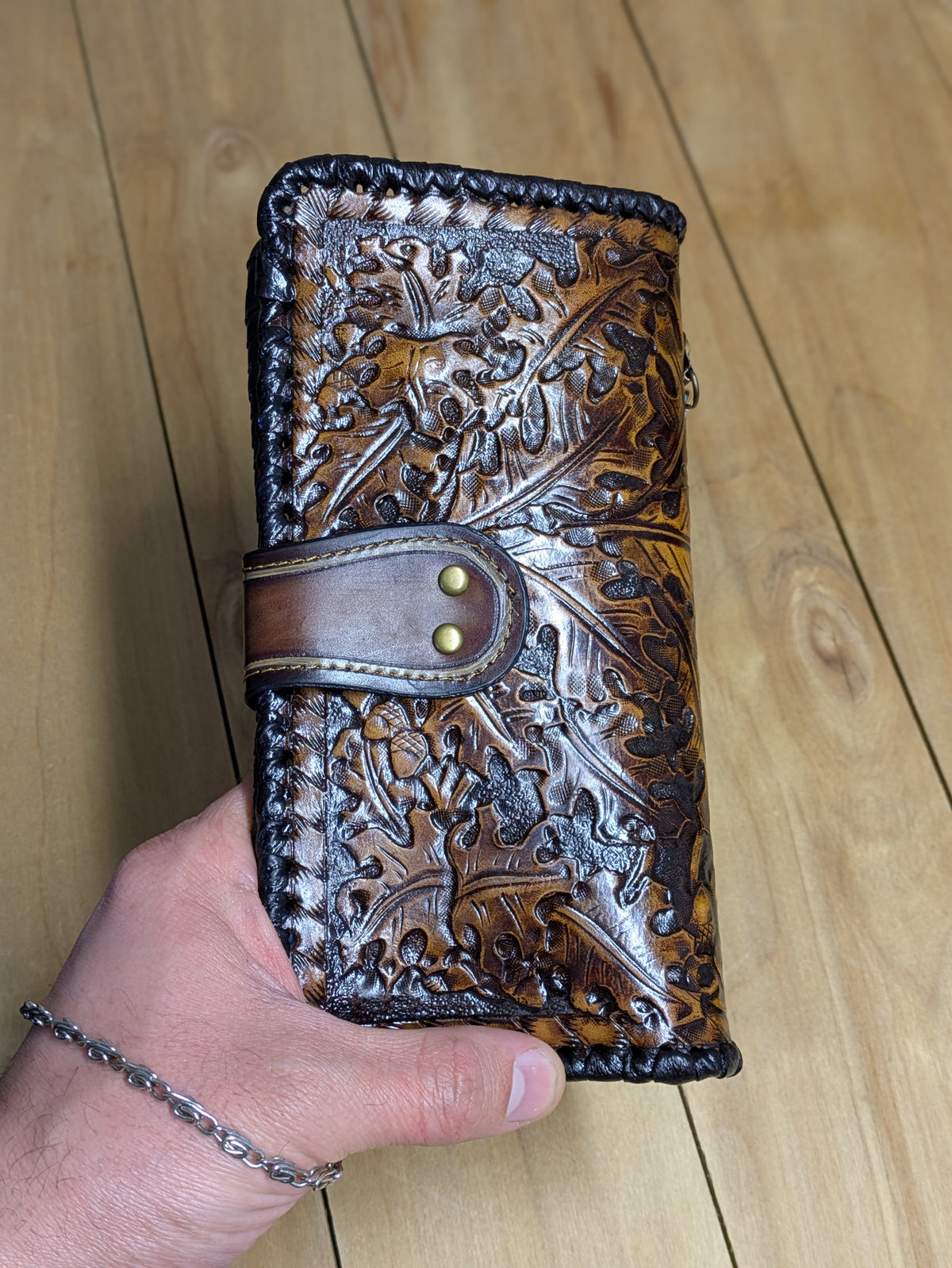 M2P7, Brown Grizzli Bear & Sheridan Style Western Long Wallet - Theodoros