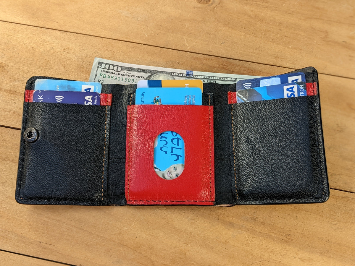 U3A1, Parrot Macaw & Parakeet Bird Trifold Leather Wallet - Theodoros