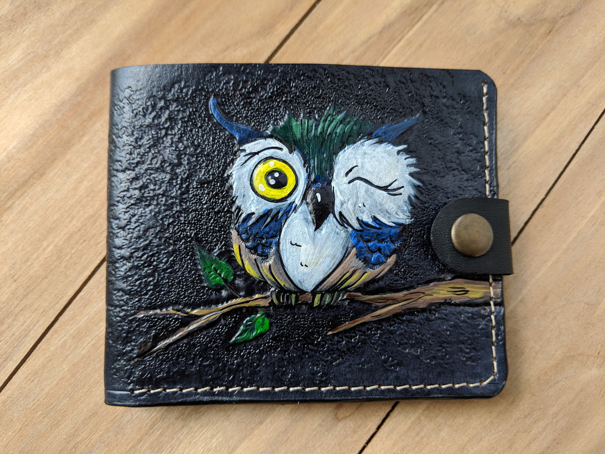 Discover the Cartoon Chouette Christmas Owl Embossed Leather Wallet! This cute wallet features an adorable owl design and is perfect for everyday use or gifting!