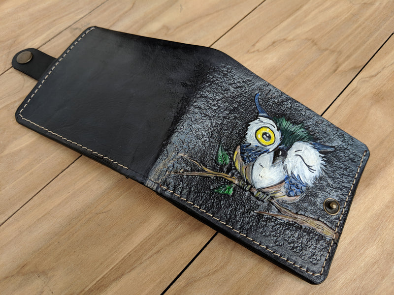 Discover the Cartoon Chouette Christmas Owl Embossed Leather Wallet! This cute wallet features an adorable owl design and is perfect for everyday use or gifting!